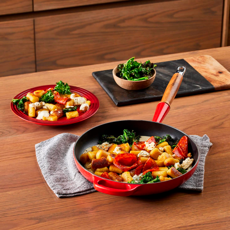 Sartén Redonda con Mango de Madera Rojo 28 Le Creuset